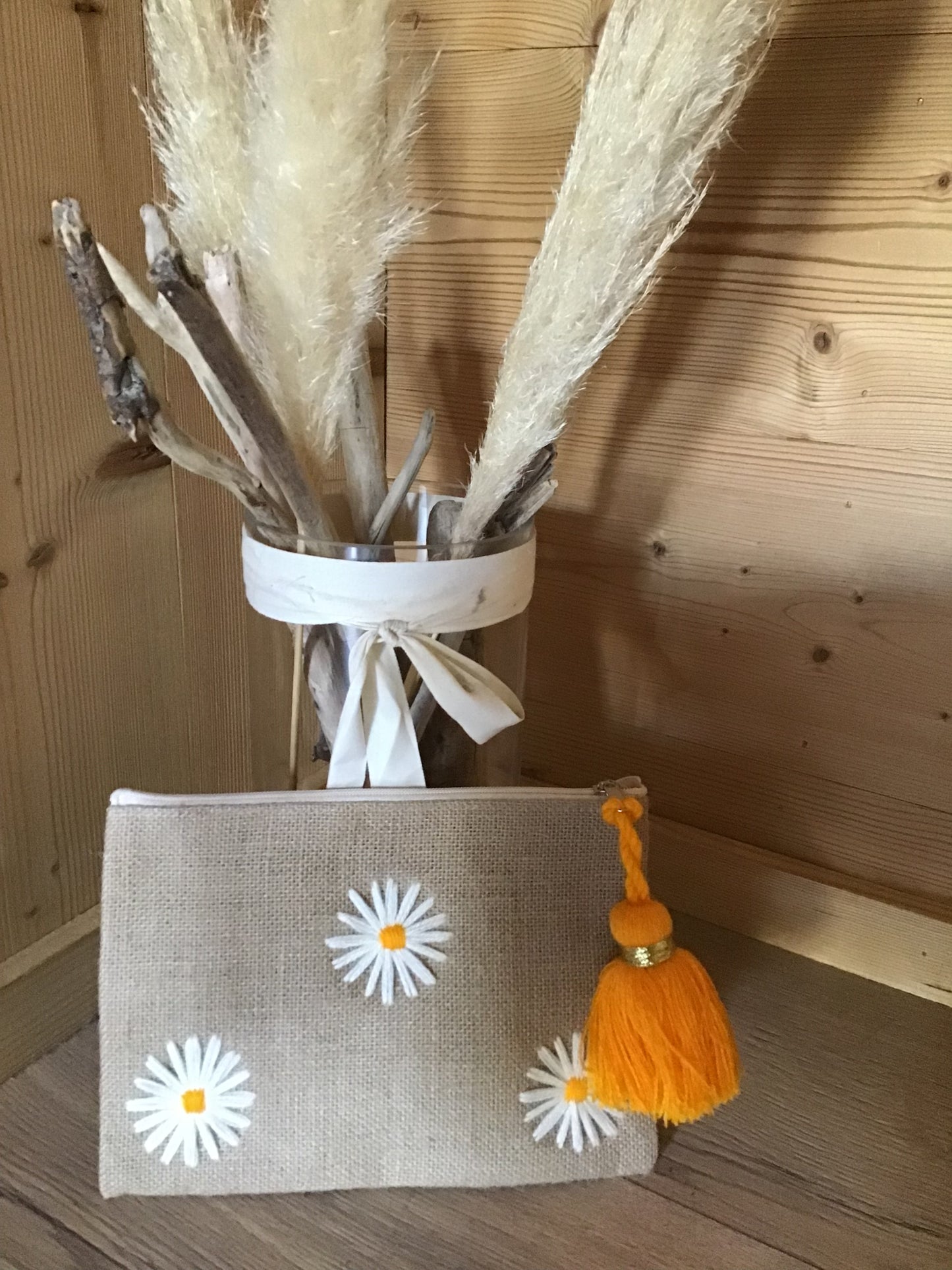 Pochette en jute broderies fleurs