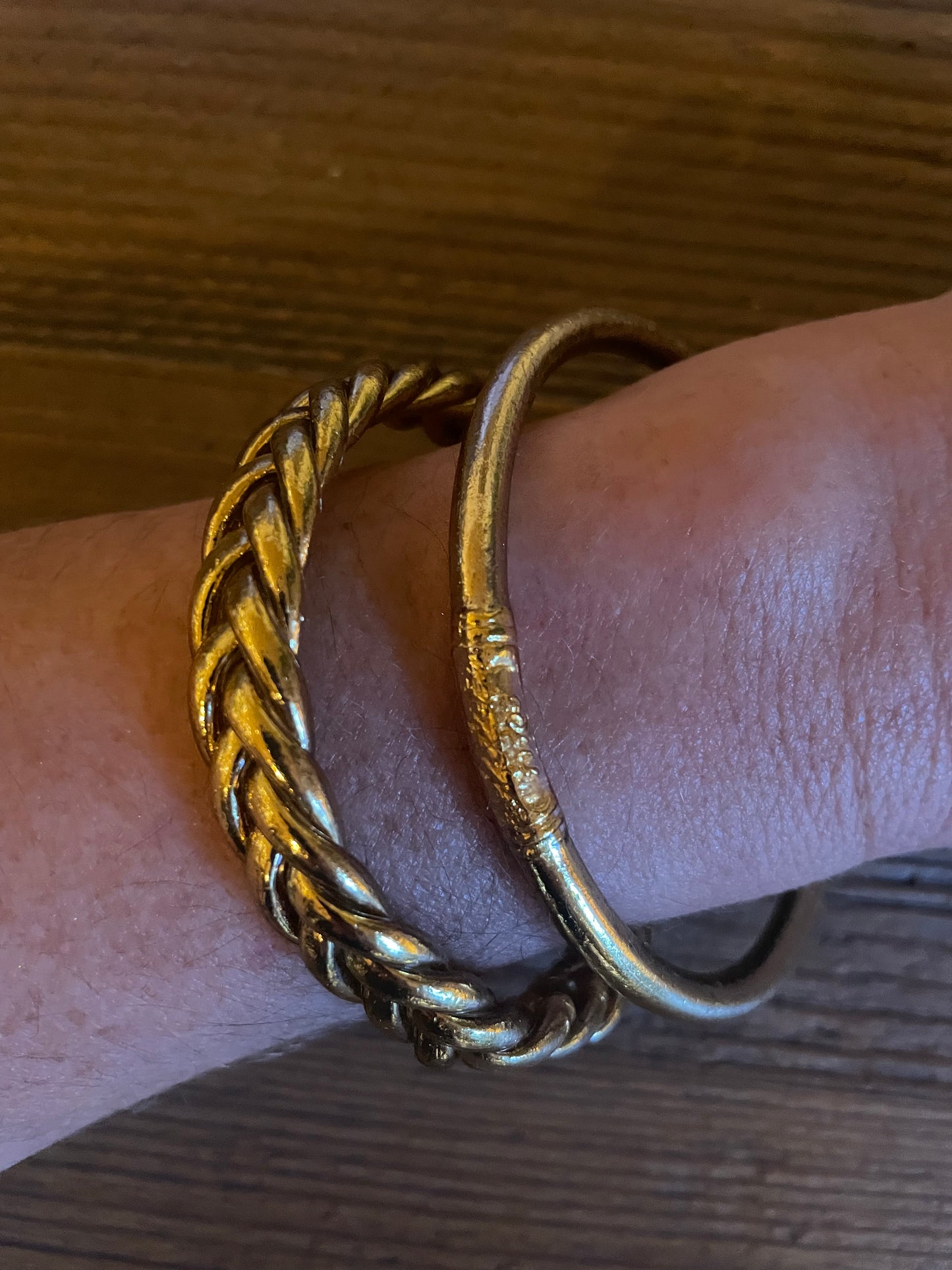 Bracelet bouddhiste tressé doré