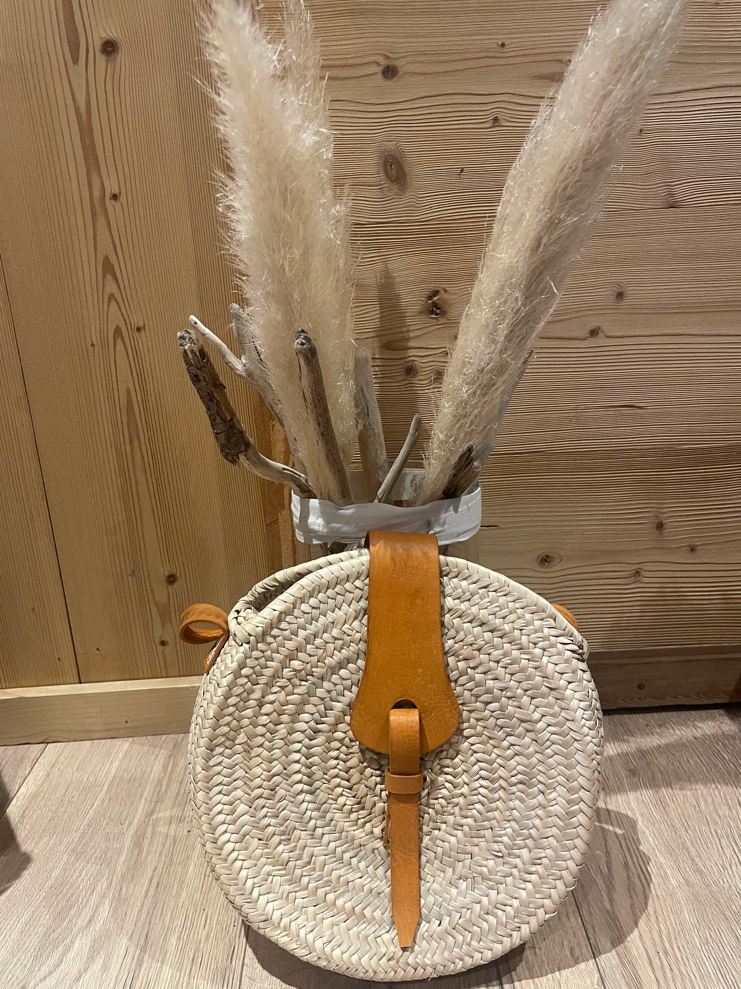 Sac Rond en Palme avec Boucle de Fermeture en Cuir - Bandoulière ajustable Camel
