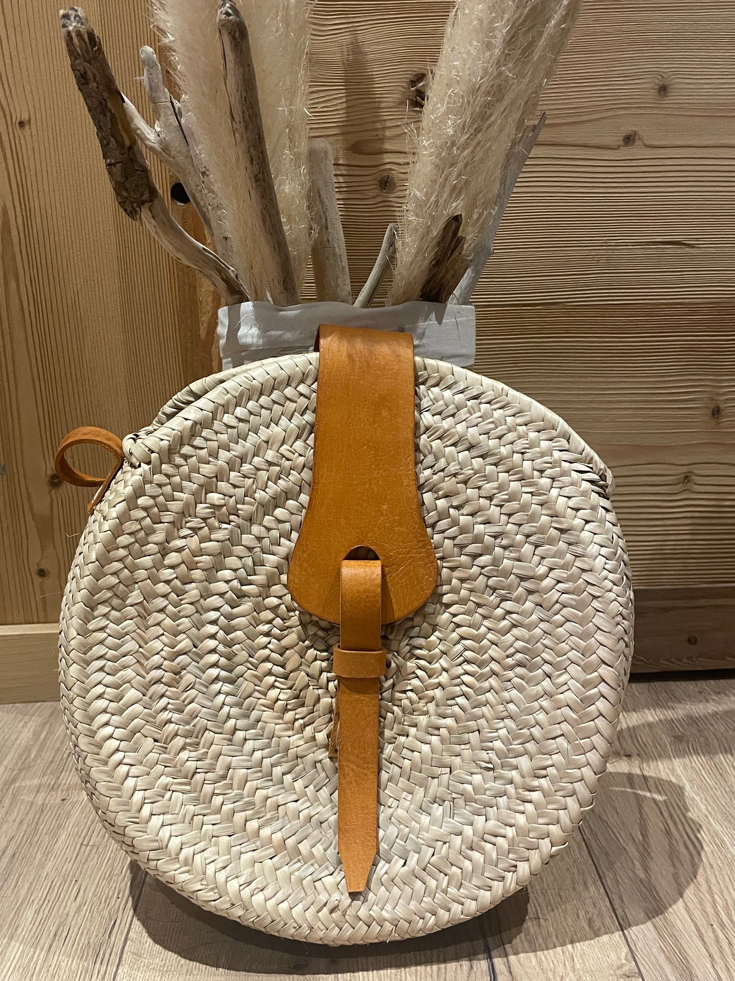 Sac Rond en Palme avec Boucle de Fermeture en Cuir - Bandoulière ajustable Camel