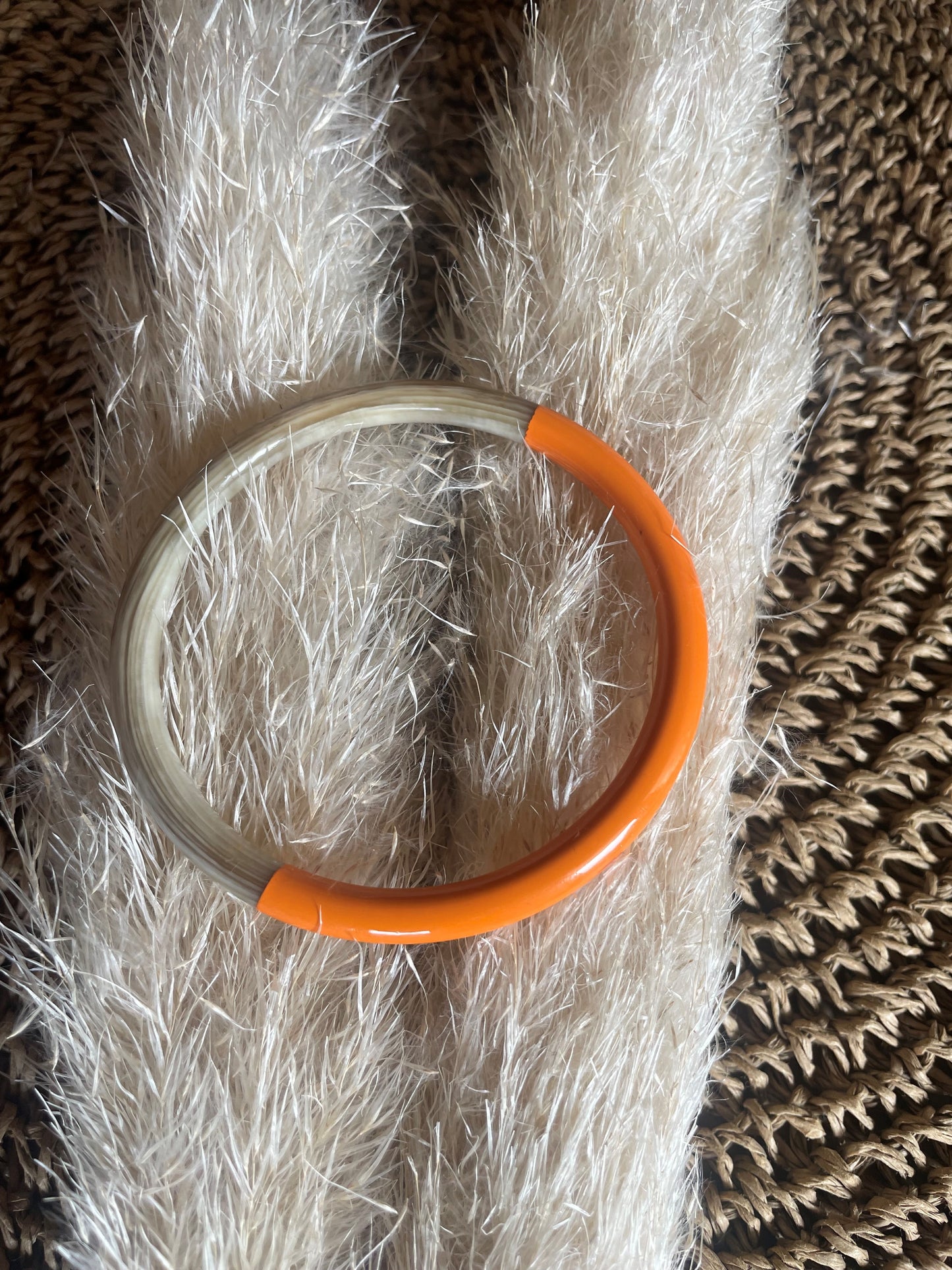 Bracelet coloré en corne véritable - Élégance Artisanale