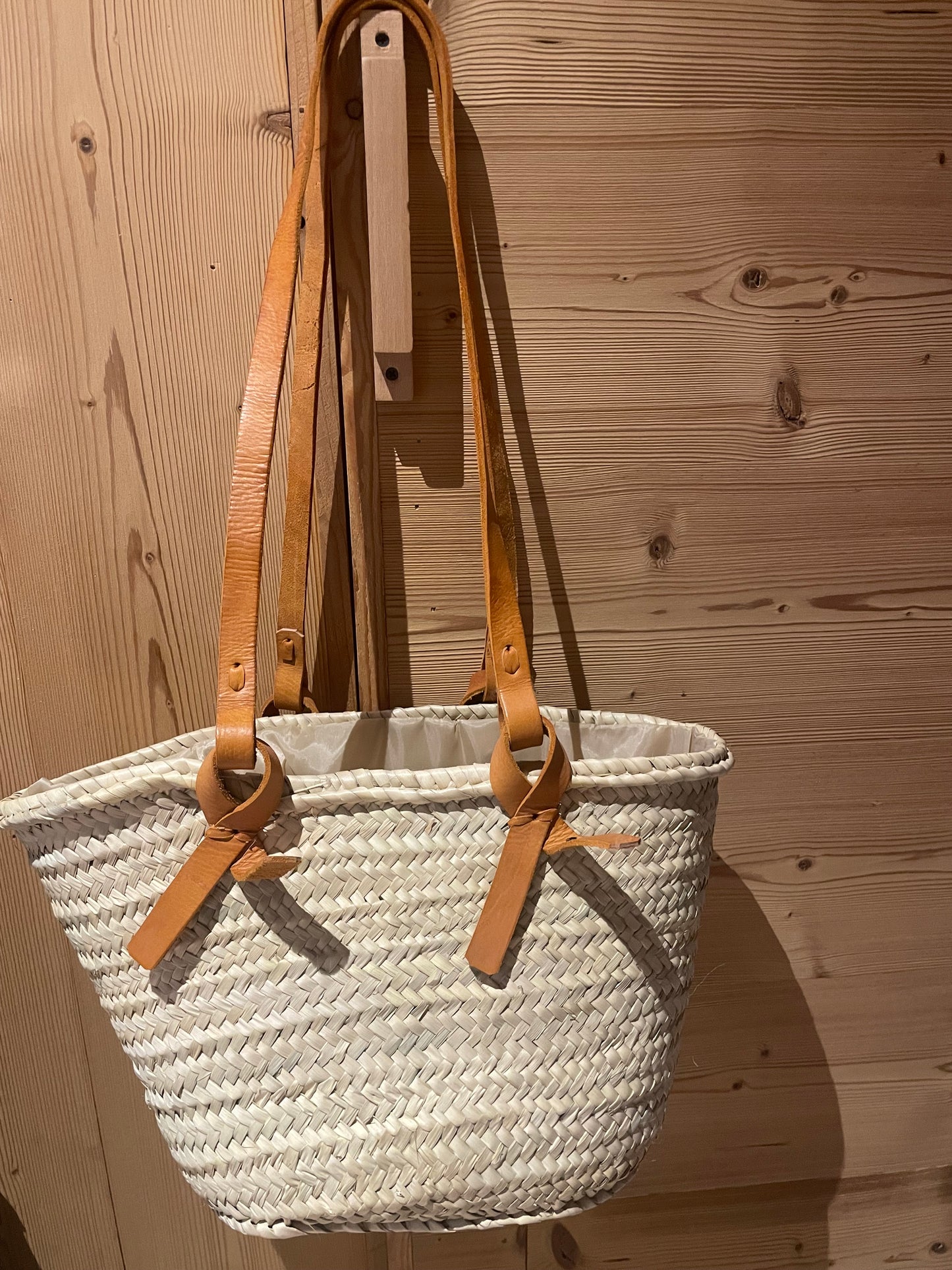 Panier en Palme liens croisés en cuir - Élégance et Praticité