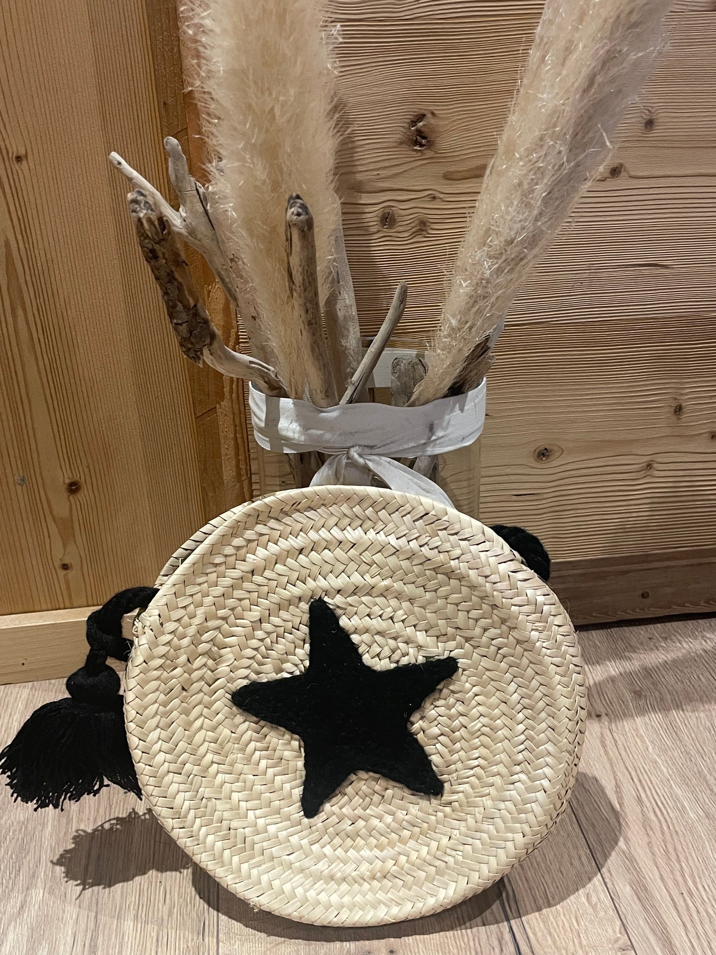 Sac Rond en Palme en Broderie Étoile en Laine Noire - Chic et Unique