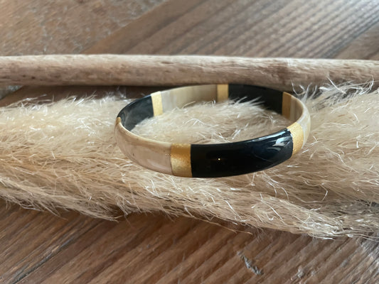Bracelet en Corne Véritable – Noir & Feuilles d’Or