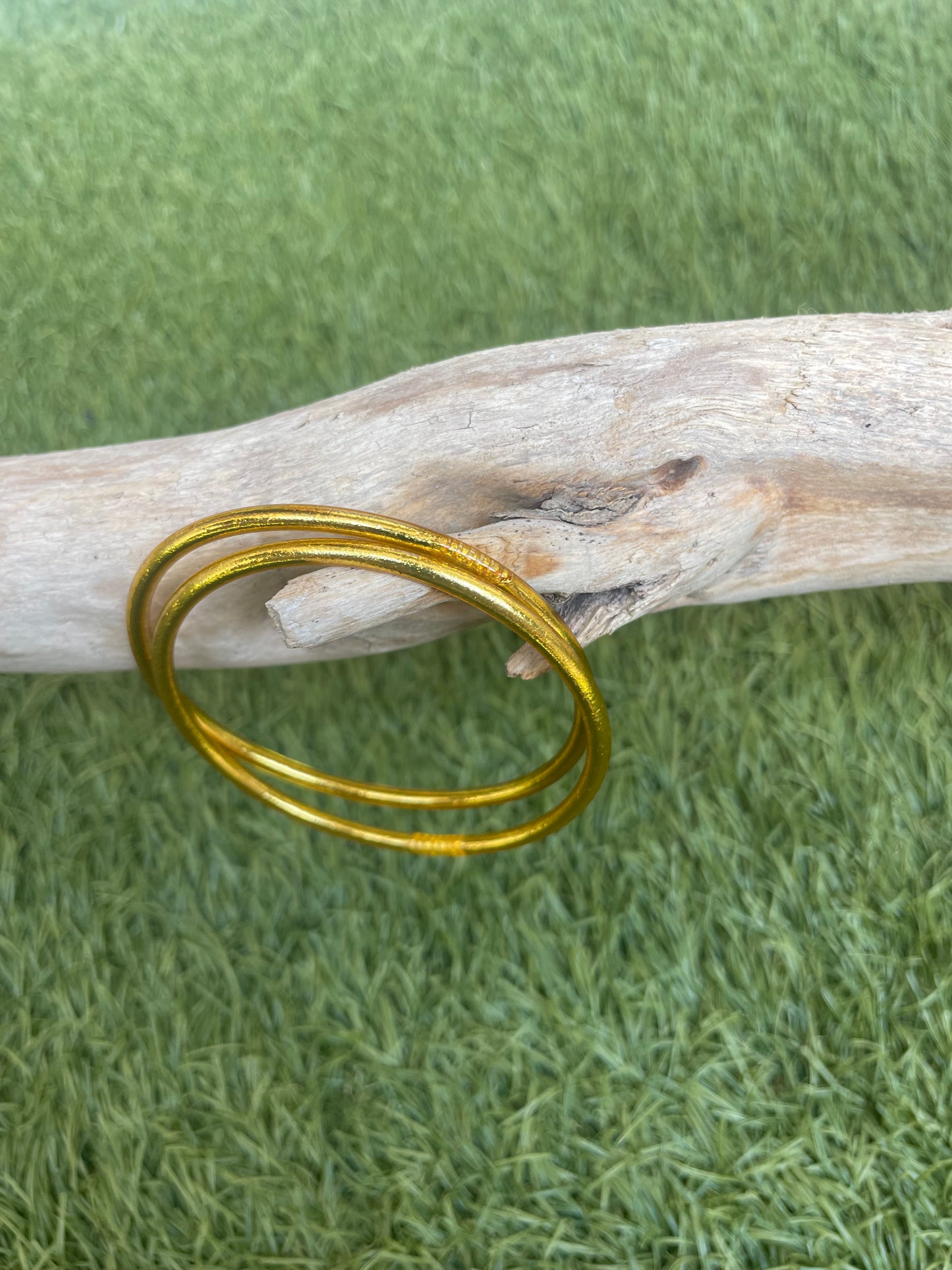 Bracelet Bouddhiste Fin en Gold - Élégance et Sérénité